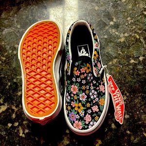 Girls 11 slip on Vans